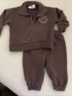 Mebie Baby Smiley Face Brown Pullover Half-Zip Sweatshirt Set